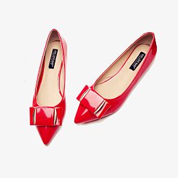 方扣尖头平底漆皮浅口平跟红色单