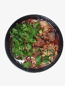 黑色大碗装的牛肉面