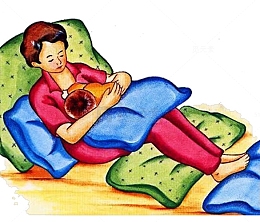 卡通正确哺乳的姿势PNG插画