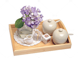 木盘里的茶壶