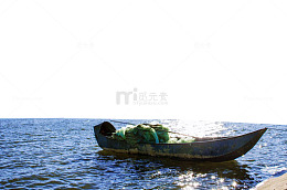 修整的渔夫与船