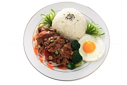 鸡蛋芝麻黑椒牛肉饭