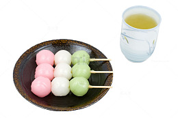 日式茶和三色丸子小点心