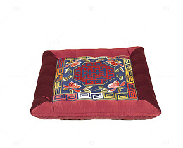 红色绣花坐垫