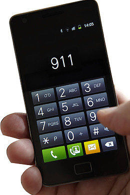 手拿手机拨打911