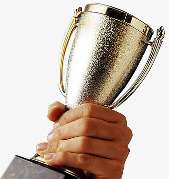 手握奖杯素材_手握奖杯图片元素-觅元素