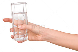 手拿水杯
