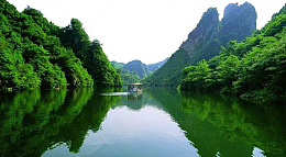 青山绿水的张家界风景区