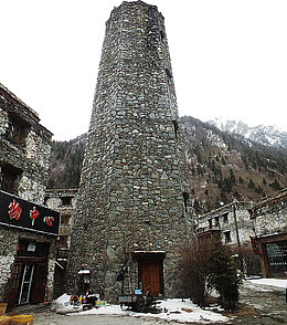 造型独特的羌族碉楼