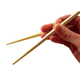 手拿筷子