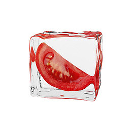 冰块里的西红柿片