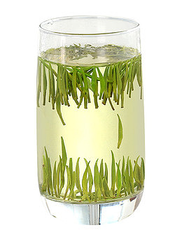 水里竖立的茶叶