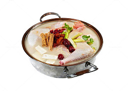 铁锅炖鸡汤