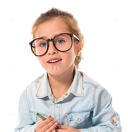 黄毛戴眼镜女孩