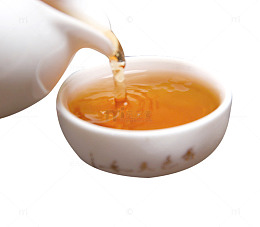 正在倒出的茶汤素材