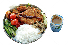 炸猪排饭陪健康茶