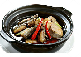 泥鳅炖臭豆腐