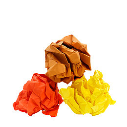 彩色皱成一团的纸张