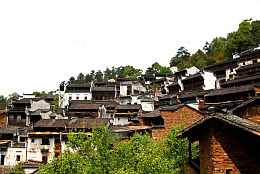 高低错落的建筑