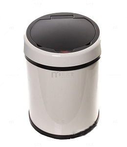 灰色黑盖子智能垃圾桶