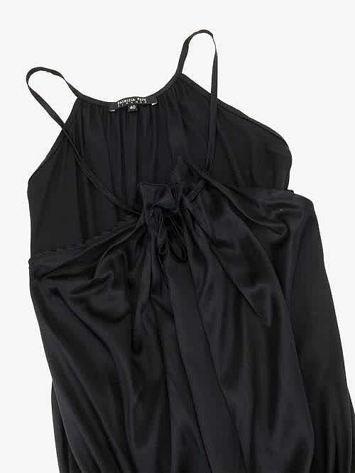 黑色吊带丝绸睡衣