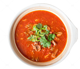 砂锅香菜番茄牛腩汤