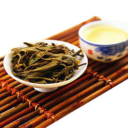 竹帘上的普洱生茶