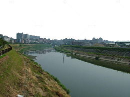 斜坡河堤