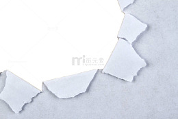 白色撕裂纸张