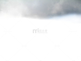 下雨前的灰色云层