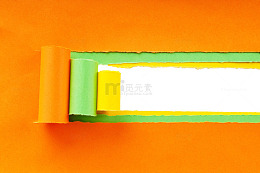 三色撕开的卷纸