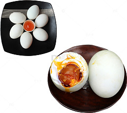 两盘土鸭蛋蛋黄熟食