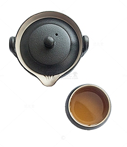 茶壶和茶杯里的茶水