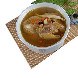 中药人参炖鸡汤