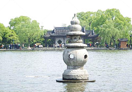 湖面的三潭印月