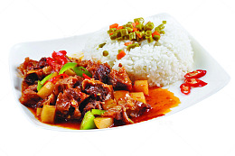 红烧土豆牛肉酸豆角饭
