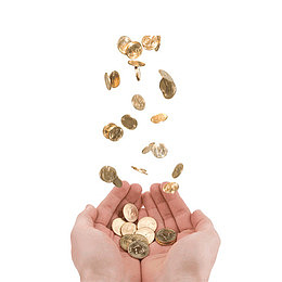 年终手捧黄金硬币图