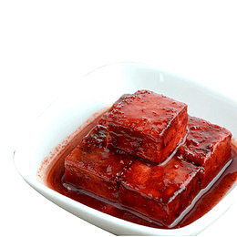 瓷盘装饰的玫瑰霉豆腐