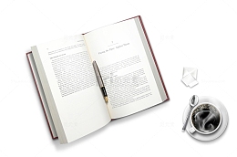 打开的书籍和咖啡杯