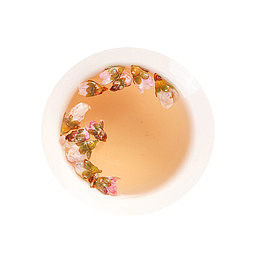 产品实物清澈桃花茶茶水