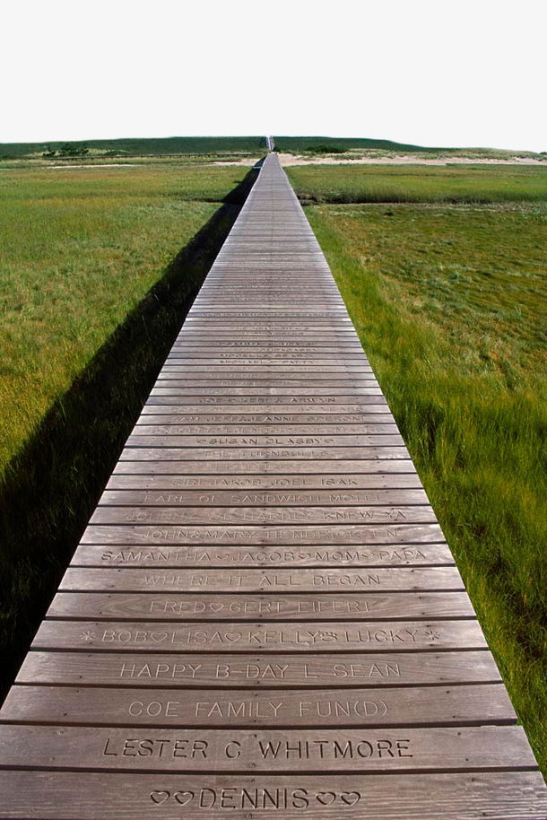 草地上的木栈道素材免费下载_觅元素