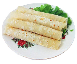 熟的春饼卷皮摆盘