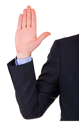 商务男士举起右手掌庄严宣誓发誓