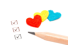 手绘心形铅笔对勾