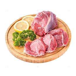 案板上的牛腱肉摄影