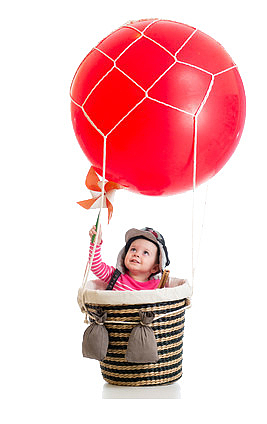 小孩在热气球里拍照
