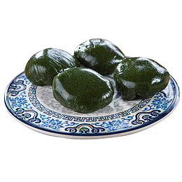 一盘艾草青团特写