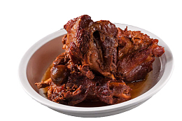 白色大碗里面肉质鲜美的酱排骨