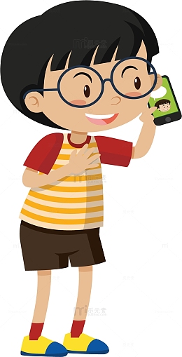 正在打电话的小男孩