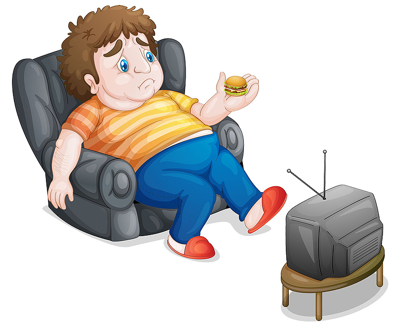 大肚子男人坐在沙发看电视